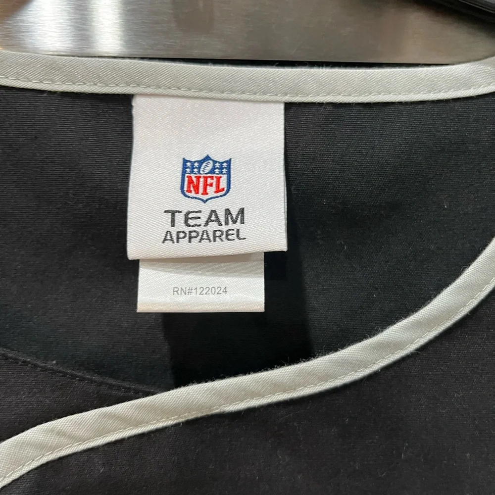 NFL Raiders scrub top - Picture 6 of 7